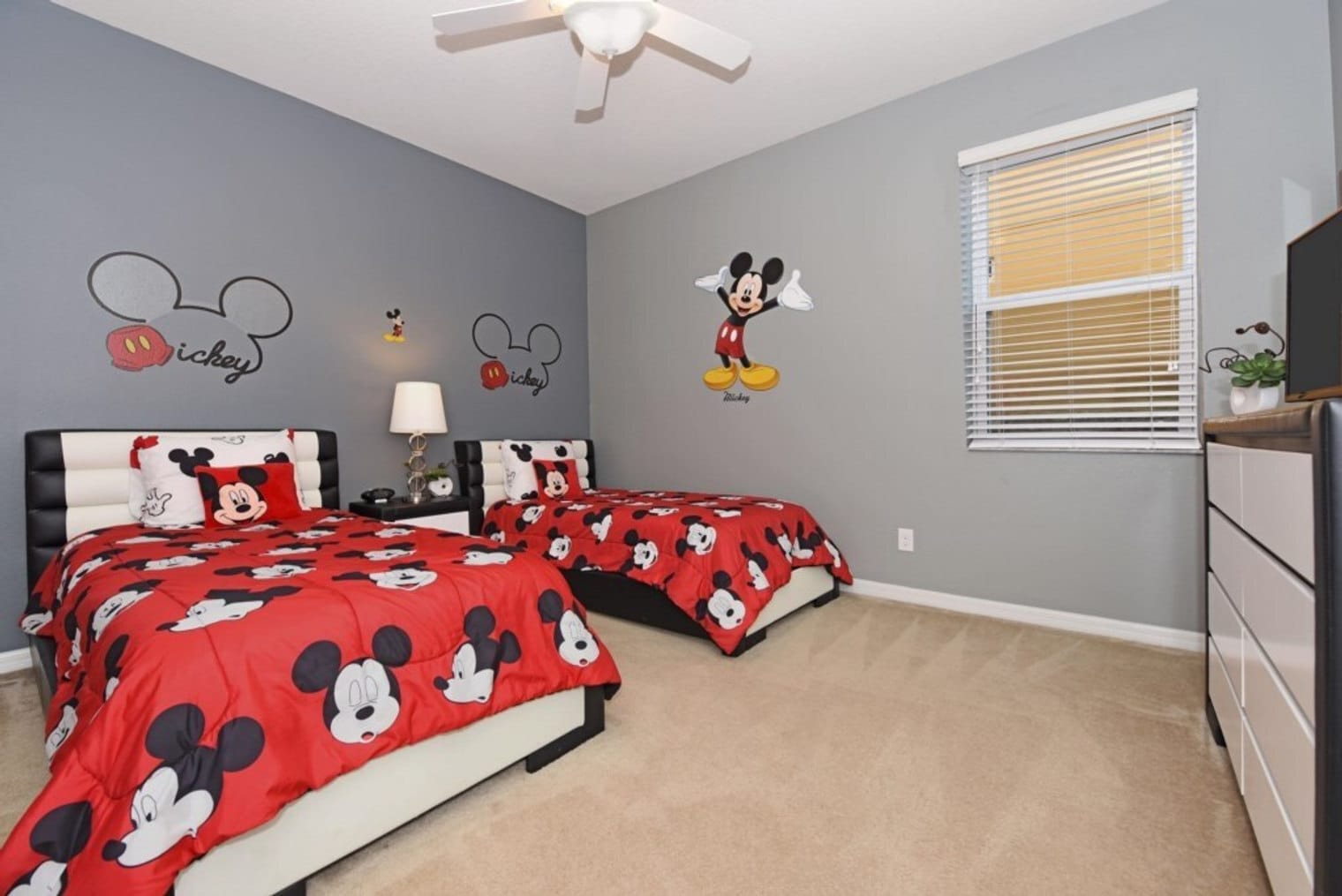 Building Photo - 4376 Acorn Ct