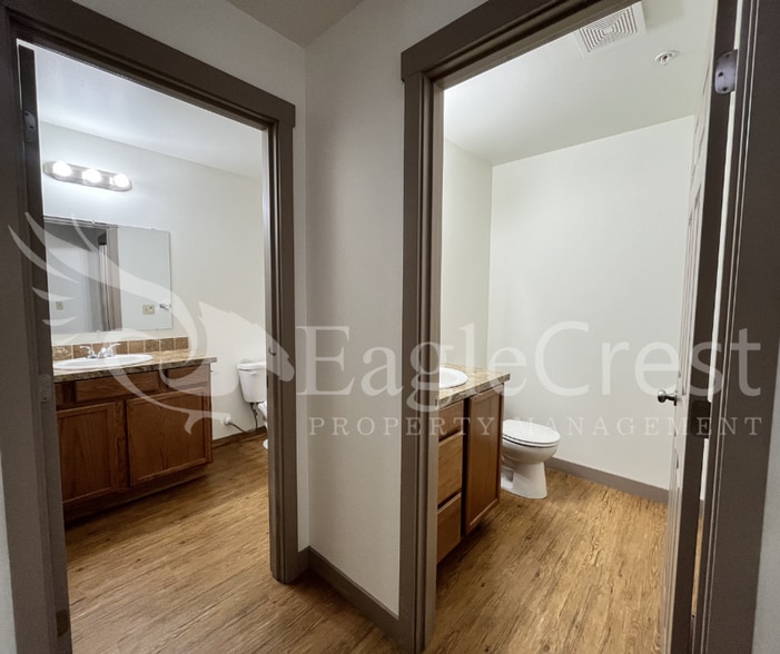 Building Photo - Two Bedroom, One and a Half Bathroom Unit