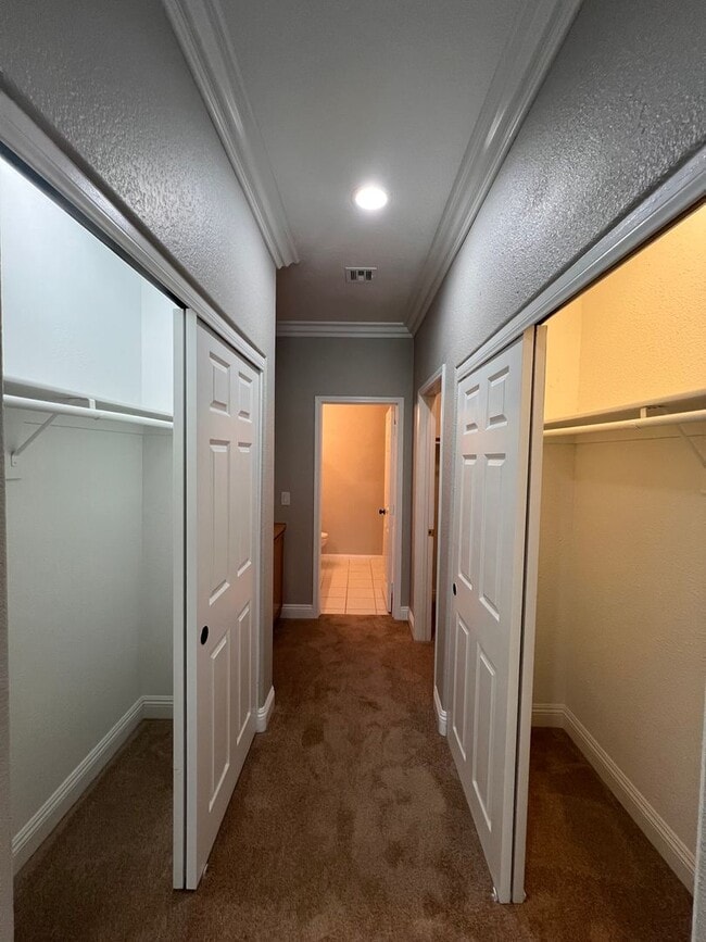 Building Photo - Gated / Mountain Views / $500 Off First Month