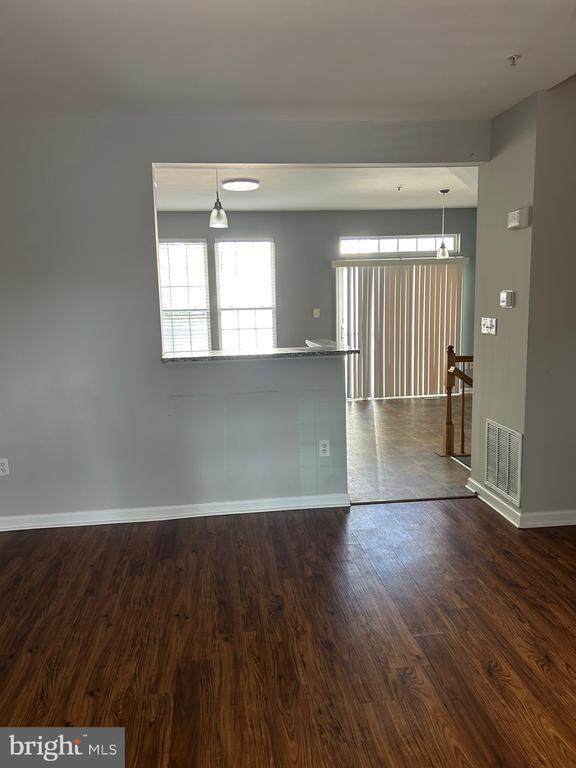 Building Photo - 9602 Woodview Dr