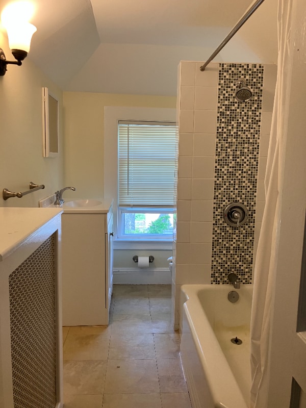 Building Photo - 55 Quaker Ln N