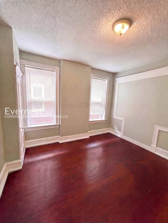Building Photo - 2 Bed/1 Bath Unit 2F in St. Louis / Vouchers Accepted / Available Now!