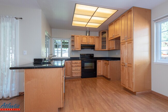 Building Photo - Beautiful Home | Central A/C | Desirable Location