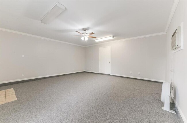 Building Photo - 5701 Village Arbour Dr
