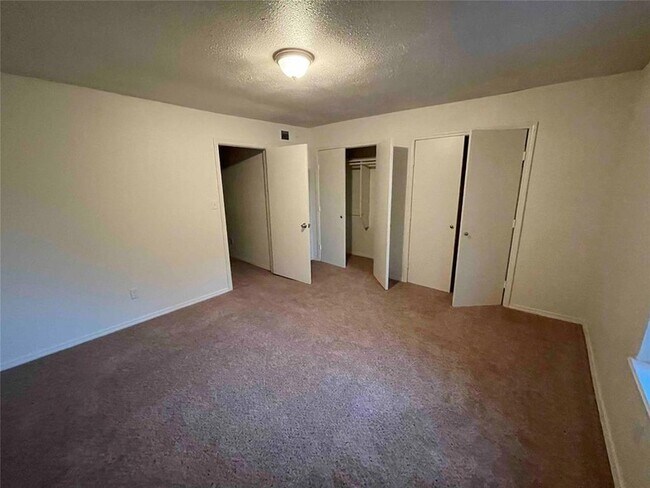 Building Photo - 917 Acacia Cir