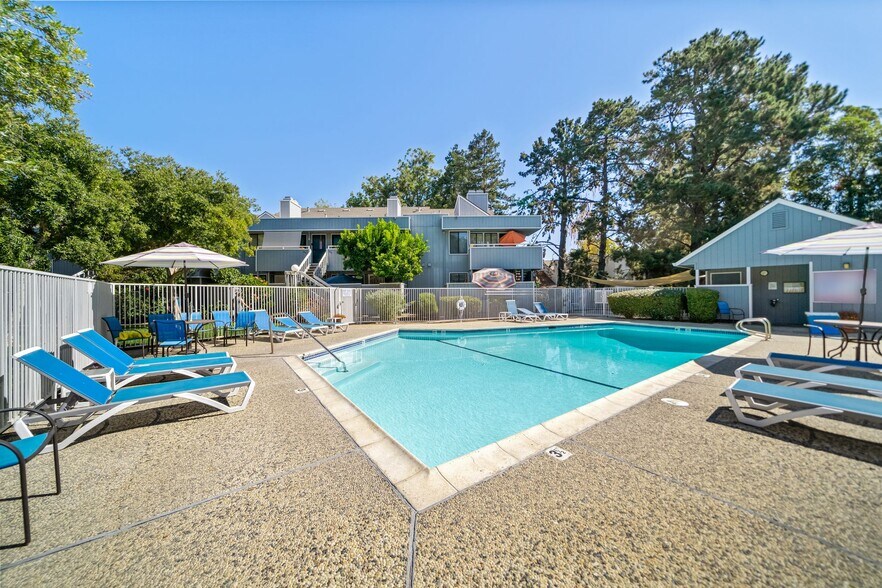 Building Photo - 906 La Barbera Dr