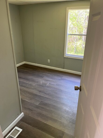 Building Photo - 3736 E Burke Blvd