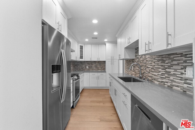 Building Photo - 4477 Wilshire Blvd