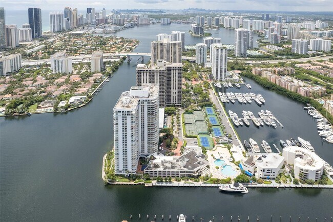 Building Photo - 19707 Turnberry Way