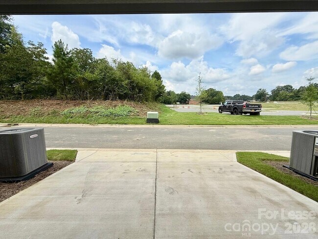 Building Photo - 206 Silver Fleet Dr