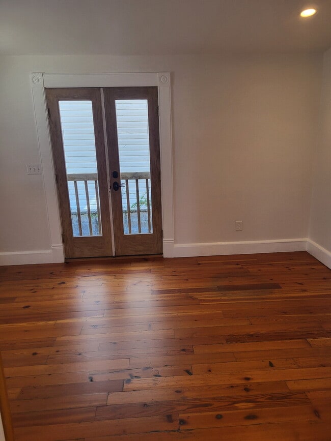 Building Photo - "Spacious 2-Bedroom Retreat with Hardwood ...