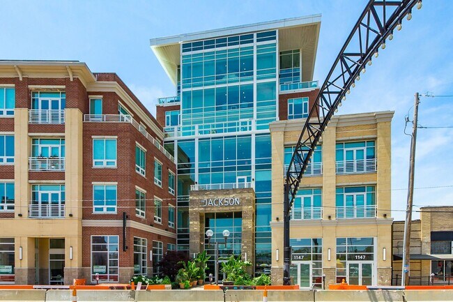 Building Photo - 1145 N High St