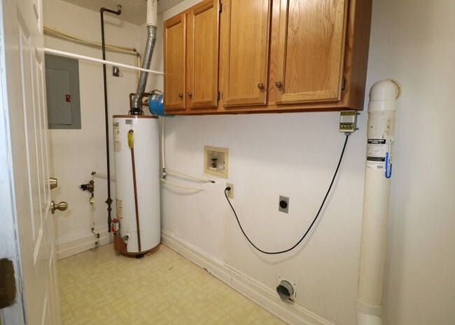 Building Photo - 899 Woodland Trace Dr