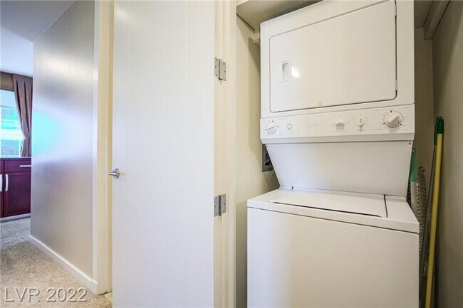 Building Photo - 4575 Dean Martin Dr