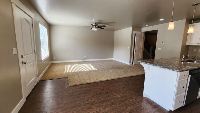 Building Photo - 576 N 220 E