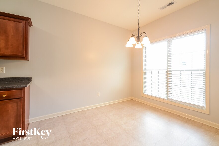 Building Photo - 105 Sunflower Pl