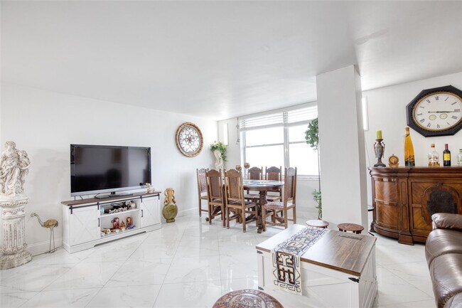 Building Photo - 111 Briny Ave