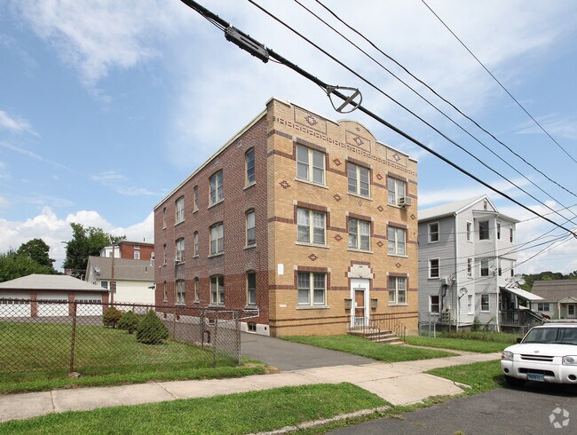 Primary Photo - 13 Lyman St