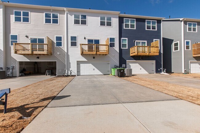 Building Photo - Horton Park Gem: Spacious 4-Bed, 3.5-Bath Townhome