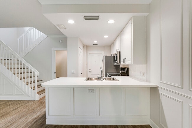 Building Photo - 2052 Tarpon Lake Way