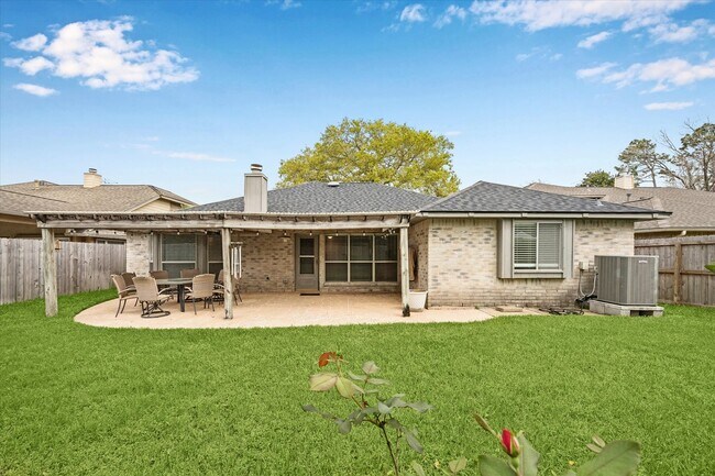 Building Photo - 2209 Aberdeen Dr