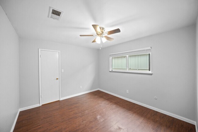 Building Photo - 6214 Gladewell Dr