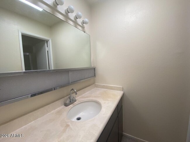 Building Photo - 4606 Paseo Las Palmas