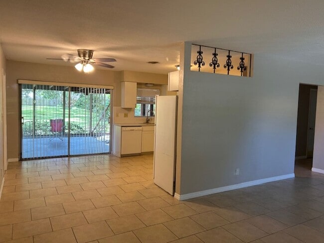 Building Photo - Beautifully landscaped 2/1/1 Jungle Prada ...