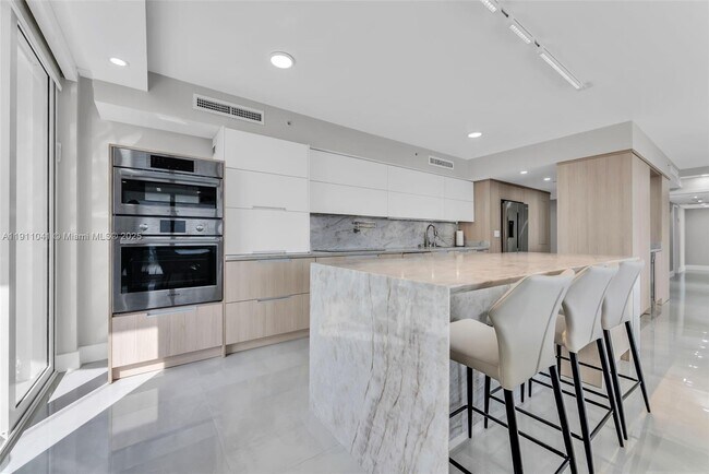 Building Photo - 19707 Turnberry Way