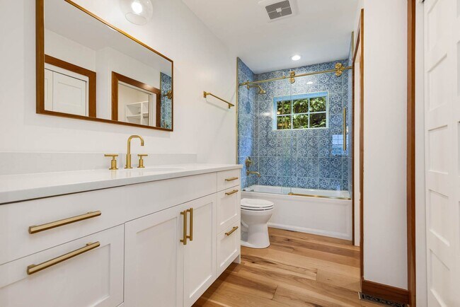 Building Photo - Updated 4 Bedroom North Capitol Hill Craftsman