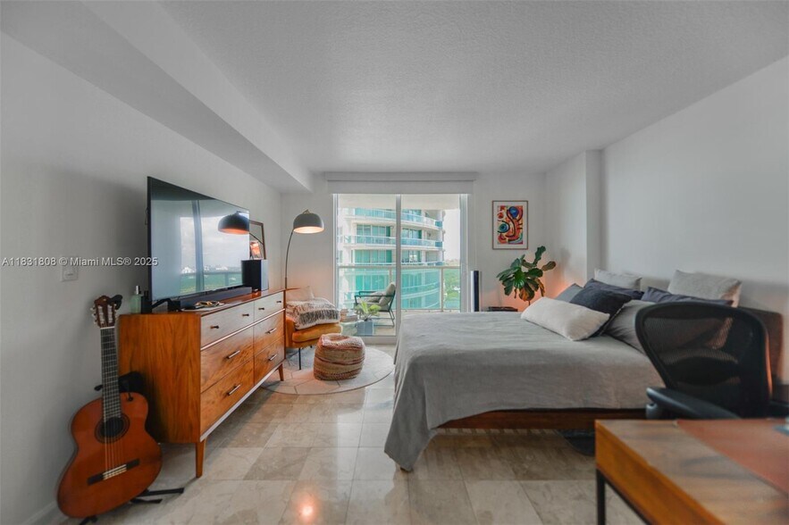 Building Photo - 2101 Brickell Ave