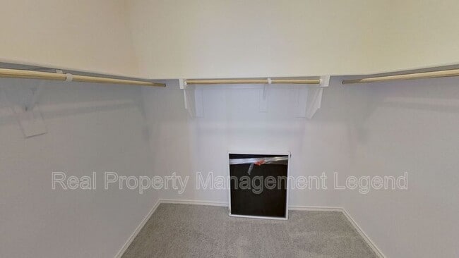 Building Photo - 8998 Fair Oaks Dr