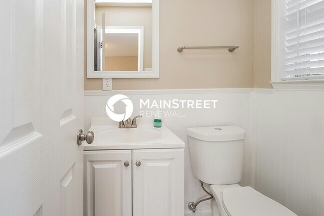Building Photo - 5 Bedroom Pet-Friendly Home in Birmingham, AL with Main Street Renewal