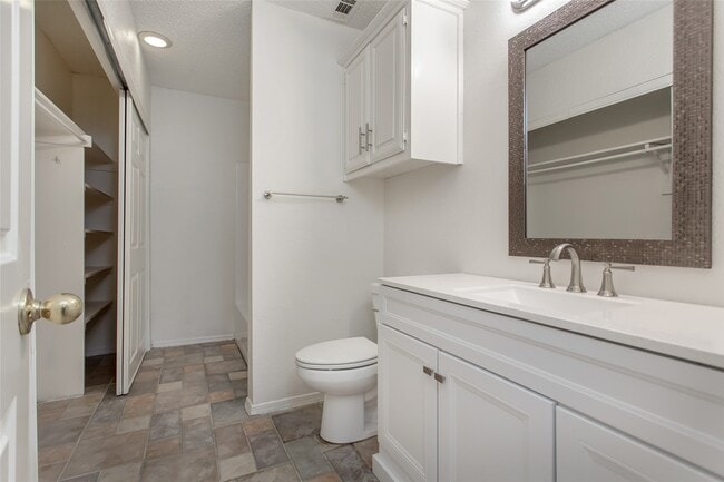 Building Photo - 1242 Misty Ln