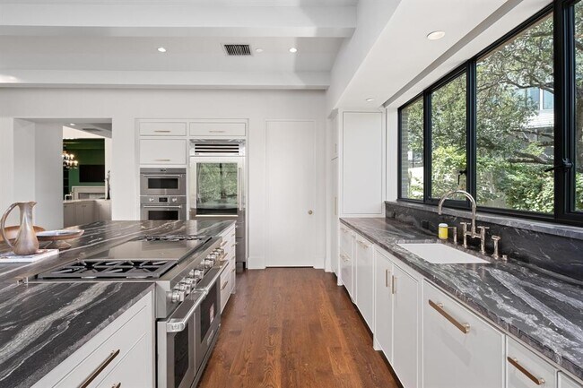 Building Photo - 4500 River Wood Ct