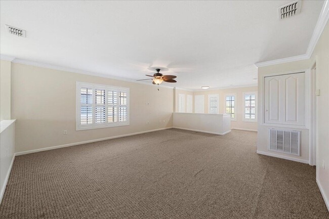 Building Photo - 700 Ventura Dr