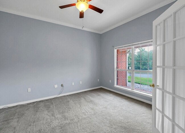 Building Photo - 5897 Saratoga Dr