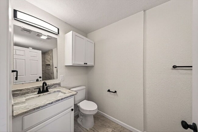 Building Photo - 192 Oriole Dr