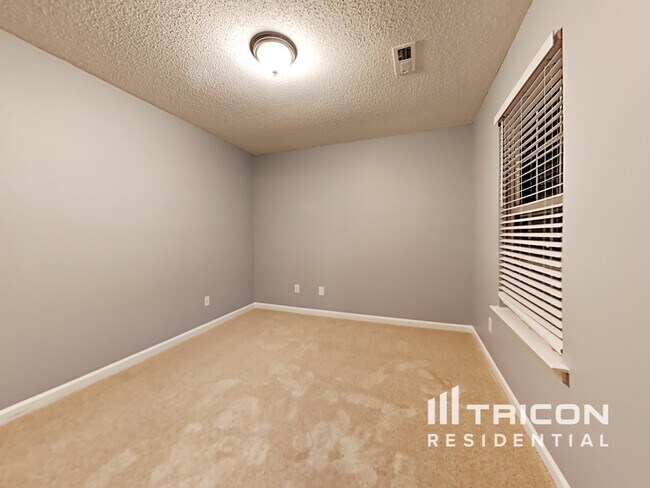 Building Photo - 5725 Shining Oak Ln