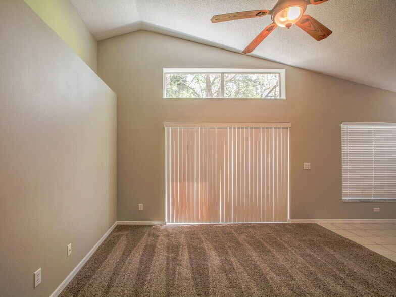 Building Photo - 13720 Meadowpark Ave