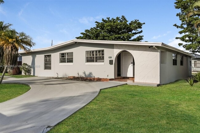 Building Photo - 5835 SW 117th Ave