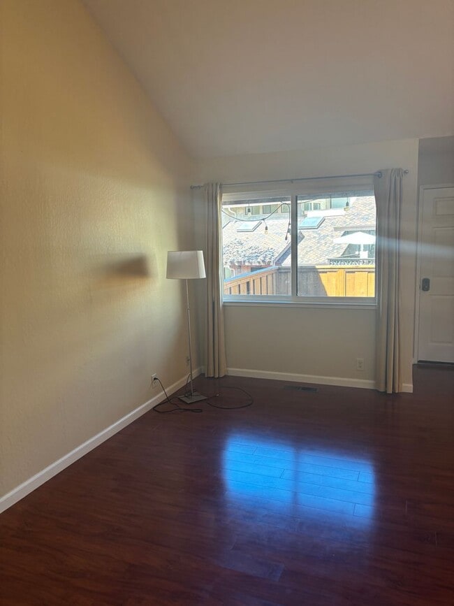 Building Photo - Two Bedroom Two Bath, plus Office Townhouse in Aptos