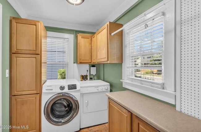 Building Photo - 3 Bed 3 Bath Historic Home