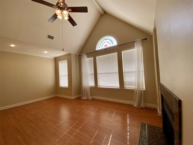 Building Photo - 735 Arlington St