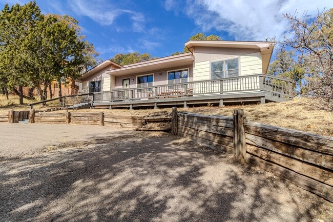 Building Photo - 202 Warwick Dr