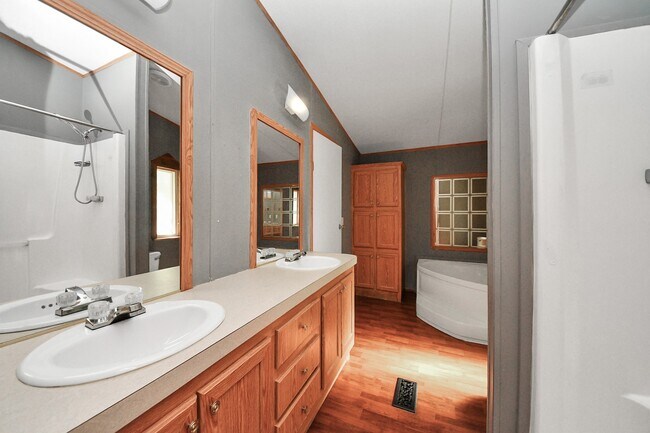 Building Photo - 16338 Hill Country Ct