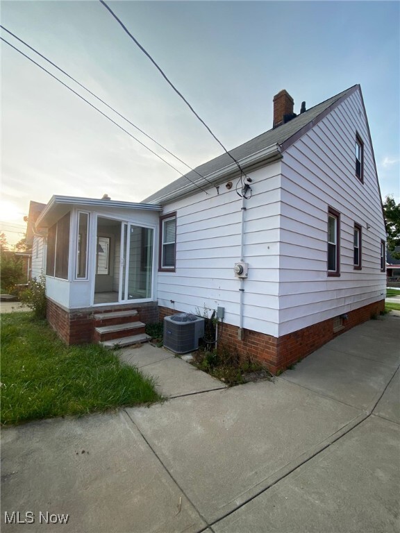 Building Photo - 4207 Wood Ave