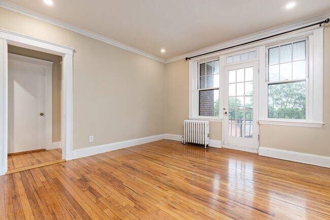 Primary Photo - 2035 Commonwealth Ave