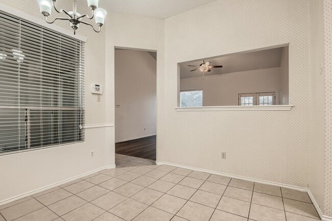 Building Photo - Beautiful 3/2 on Greenbelt (Inquire for Av...
