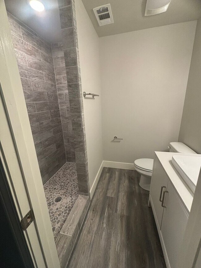 Building Photo - Three Bedroom/Two Bath Home